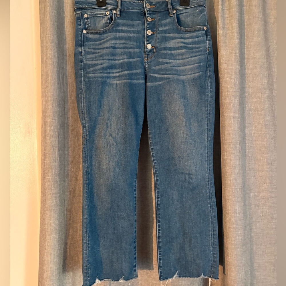 American Eagle Outfitters Light Blue Cropped Jeans